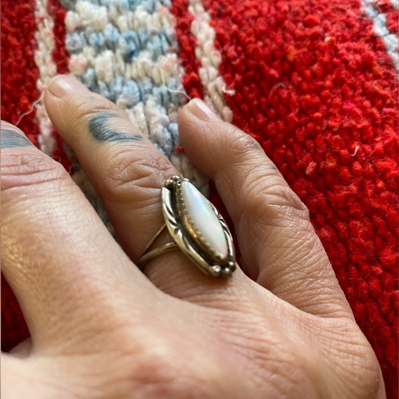 VTG Stamped Silver Mother of Pearl Ring! Size 5! - Picture 2 of 8